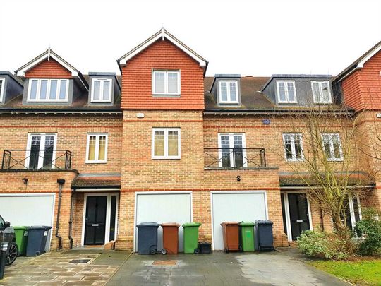 4 bedroom townhouse to rent - Photo 1
