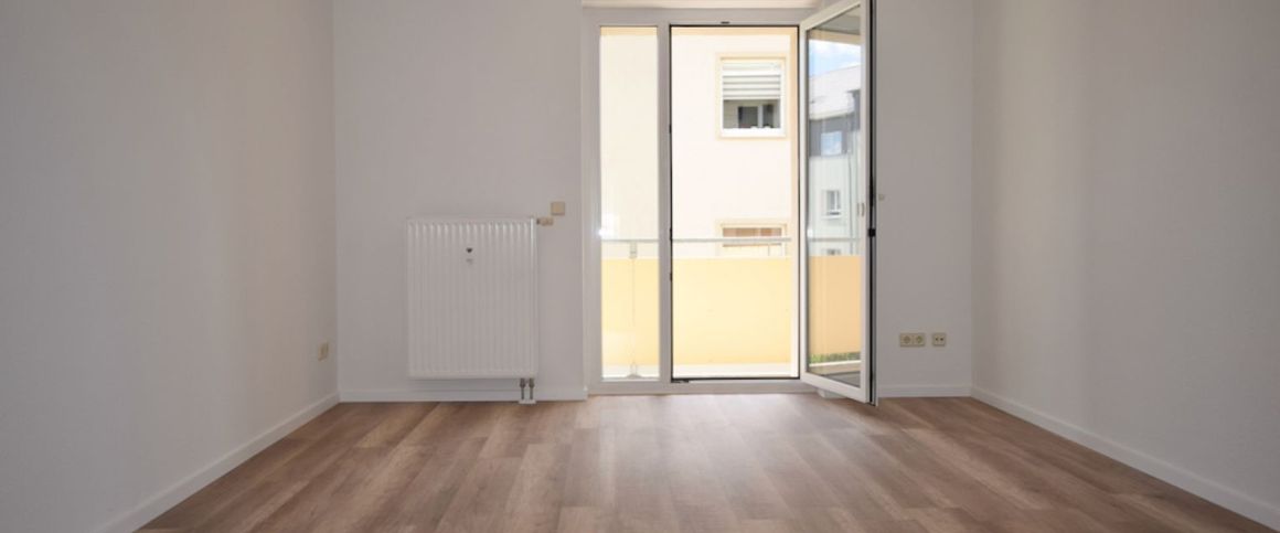 Laminat • Balkon mit Sonne • 2-Raum • Tageslichtbad mit Wanne • ruhige Lage • jetzt Termin machen! - Photo 1