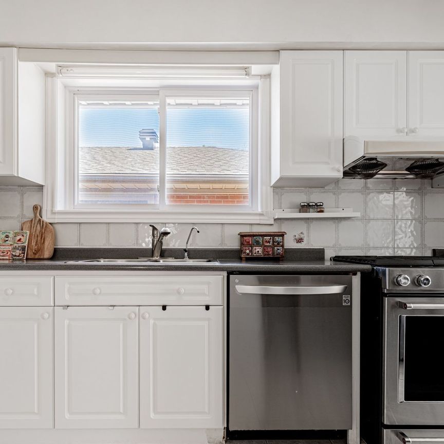 For Lease - 6 Arrowstook Road Unit# Main, Toronto, Ontario - Photo 1