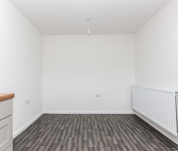 4 bedroom semi-detached house to rent - Photo 6