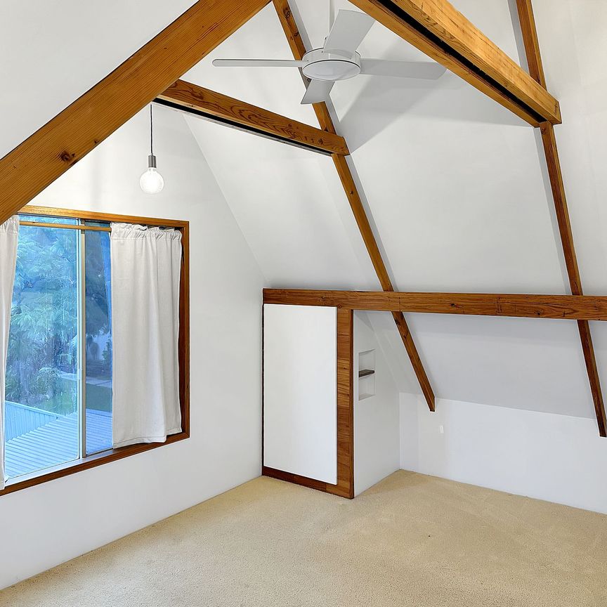 CHARMING 3 BEDROOM COTTAGE - Photo 1