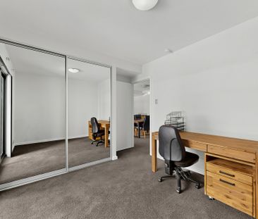 City Living at Its Best in Adelaide Terrace - Photo 6