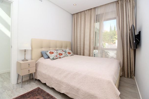 Semi-Detached House in Sierra Blanca - Photo 1