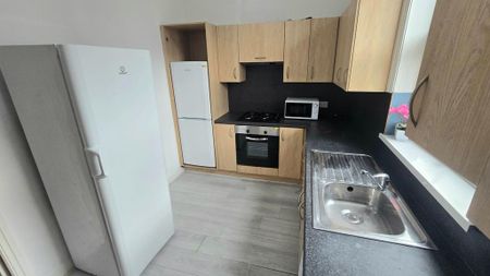 5 bedroom terraced house to rent - Photo 3