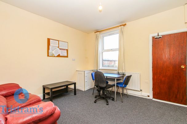 4 bed Semi-Detached House for Rent - Photo 1