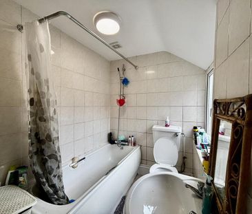 4 bedroom terraced house to rent - Photo 6