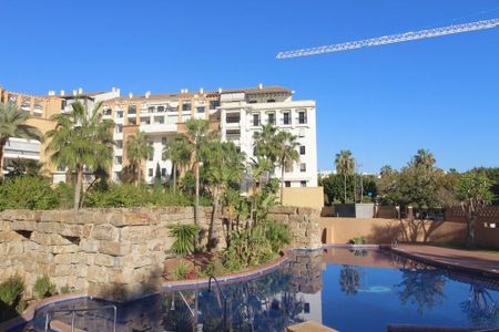 3 room luxury Flat for rent in Marbella, Spain - Photo 2
