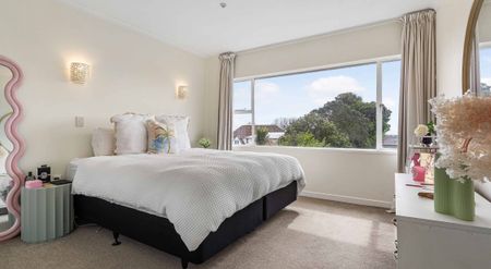 Elevated, quiet and central Remuera - Photo 5