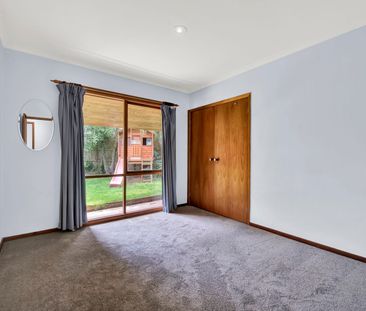 Spacious Family Home with Separate Residence! - Photo 4