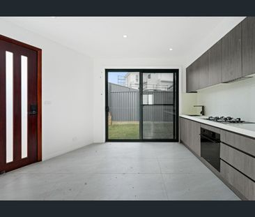 Modern & Stylish Granny Flat in a Convenient Oran Park Location - Photo 1