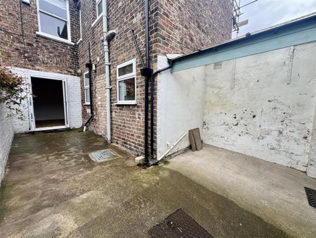 2 bedroom terraced house to rent - Photo 2