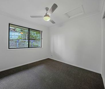 Dream Home Awaits: Freshly Painted & Brand New Carpet and Porcelain... - Photo 5