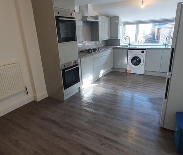 6 bedroom terraced house to rent - Photo 1