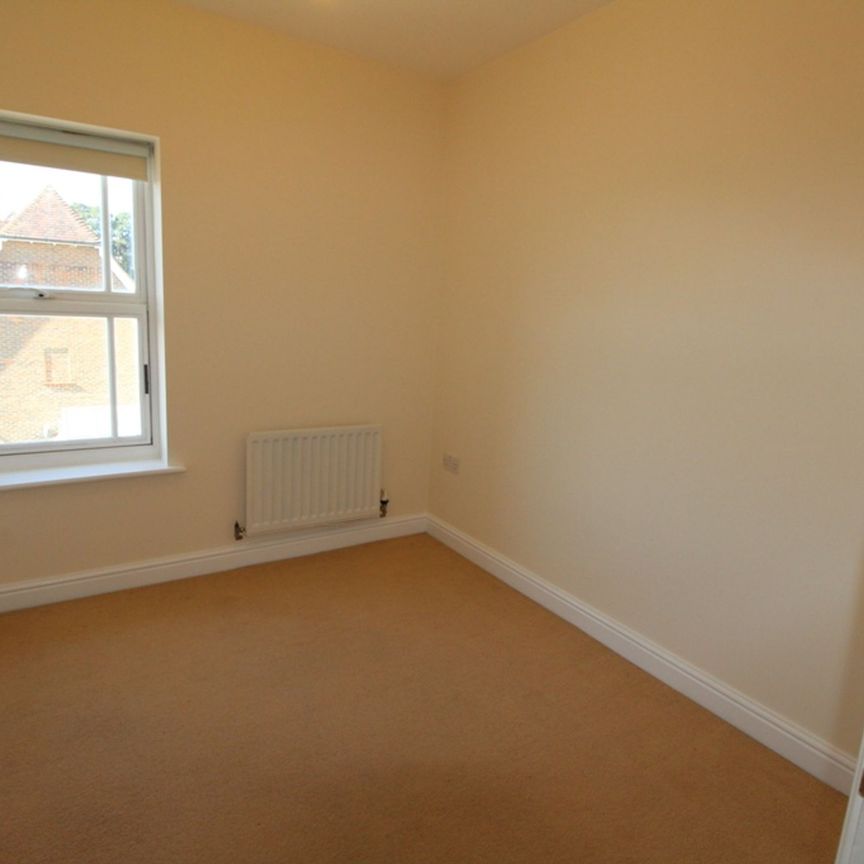 Updown Hill, Haywards Heath, RH16 - Photo 1