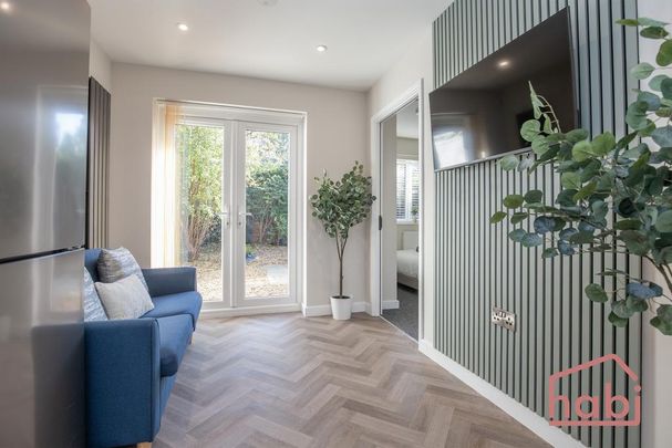 6 bedroom terraced house to rent - Photo 1