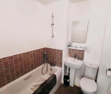 2 bedroom flat to rent - Photo 3