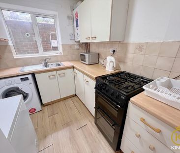 4 bedroom semi-detached house to rent - Photo 6