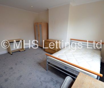 3 Bedroom Mid Terraced House for rent in Woodside Avenue - Photo 5