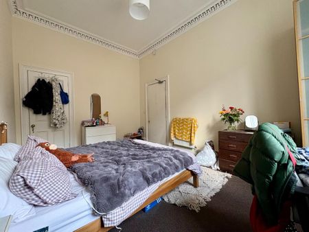 3 bedroom flat to rent - Photo 4