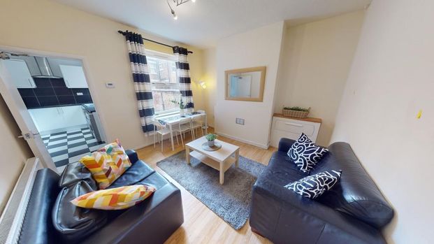 4 bedroom terraced house to rent - Photo 1