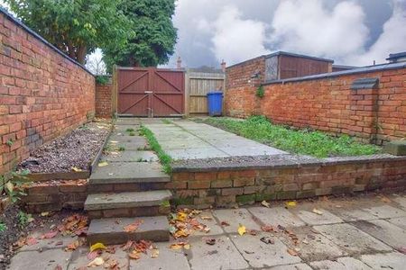 New Bradwell - A Wonderful Bedroom Victorian Terrace, MK13 - Photo 4