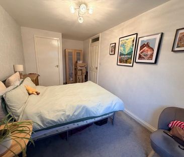 Bowling Green Close - Photo 3