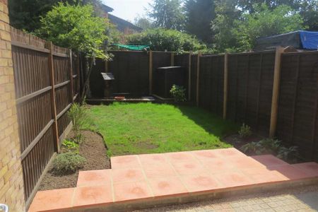 2 bedroom terraced house to rent - Photo 4