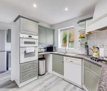 4 bedroom detached house to rent - Photo 2