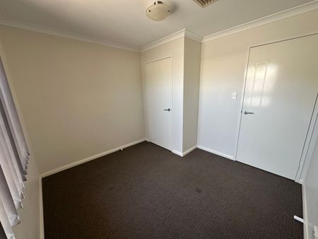 Fall in love with this stunning 4 bedroom 2 bathroom home. - Photo 4