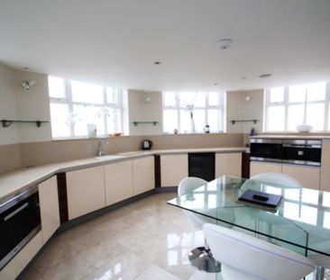 Princess Park Manor, Royal Drive, London, N11 3FL - Photo 3