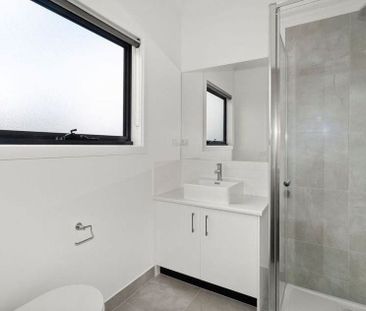 Spacious and Modern 3-Bedroom Home in Wollert - Photo 6