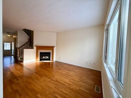 For Lease - 206 Claridge Drive, Barrhaven, Ontario - Photo 2