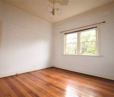 Light Filled Apartment In Fantastic Location - Photo 4