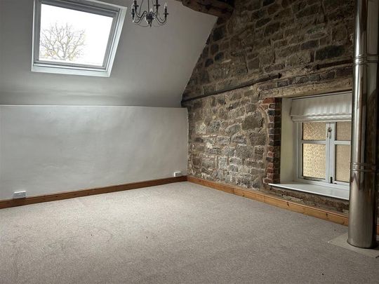 4 bedroom barn conversion to rent - Photo 1