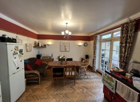 1 bedroom in a house share to rent - Photo 2