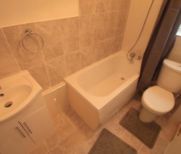 3 bedroom apartment to rent - Photo 4