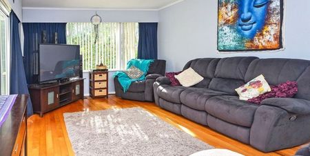 3-BEDROOM IN PAKURANGA - Photo 4