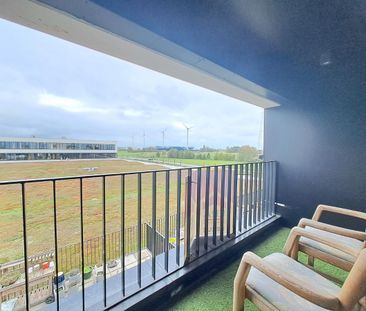 Modern appartement met één slaapkamer, terras en carport - Photo 1