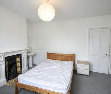 4 bedroom terraced house to rent - Photo 3