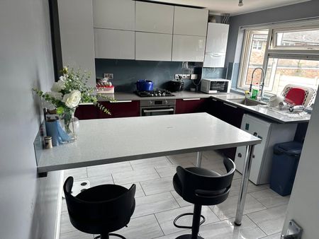 1 bedroom property to rent Froxfield Road, PO9 - Photo 3