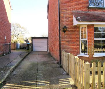 2 bedroom end of terrace house to rent - Photo 3