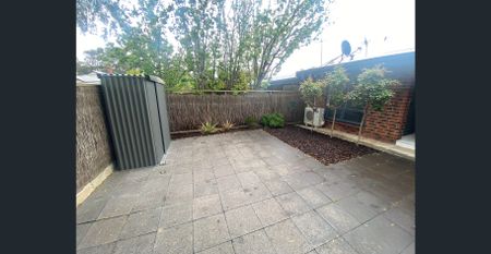 SPACIOUS HOMETTE WITH PRIVATE COURTYARD, IN A WONDERFUL LOCATION! - Photo 5