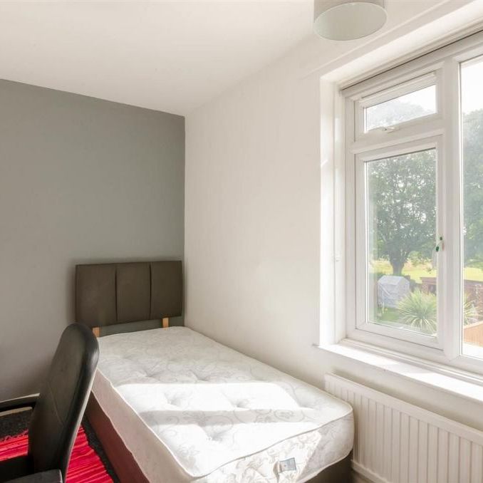 6 bedroom end of terrace house to rent - Photo 1