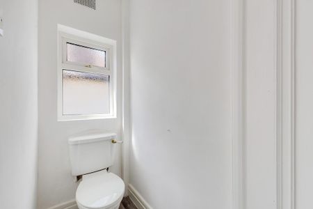 3 bedroom detached house to rent - Photo 5