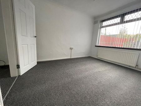 32 Kings Avenue, Fernagh, Newtownabbey, BT37 0DE - Photo 3