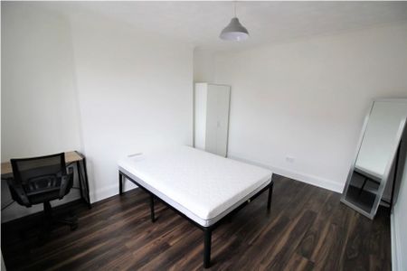 5 bedroom semi-detached house to rent - Photo 4