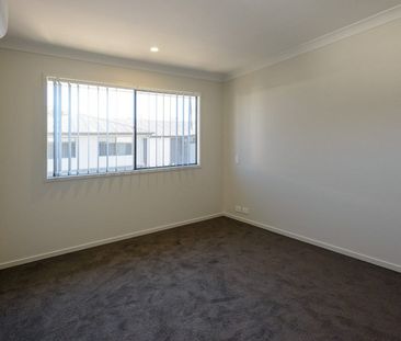 Spacious Townhouse Available Now! - Photo 6