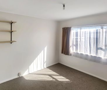 Bucklands Beach - 4 Bedoom Home Zone for Macleans College - Photo 1