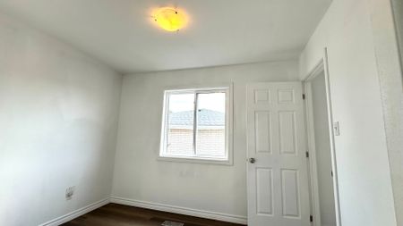 For Lease - 56 Skylark Drive Unit# Upper level unit 1, Hamilton, Ontario - Photo 2