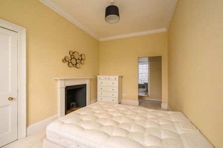 3 bedroom flat to rent - Photo 4